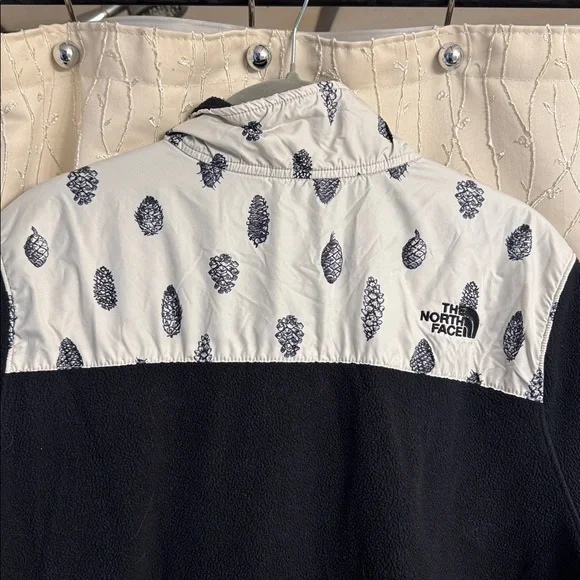 The North Face Black and White Pinecone Fleece Jacket - Picture 8 of 8